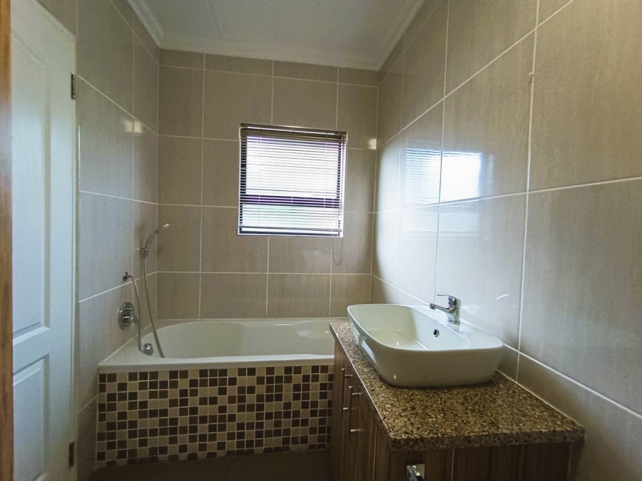 4 Bedroom Property for Sale in Heuwelsig Free State